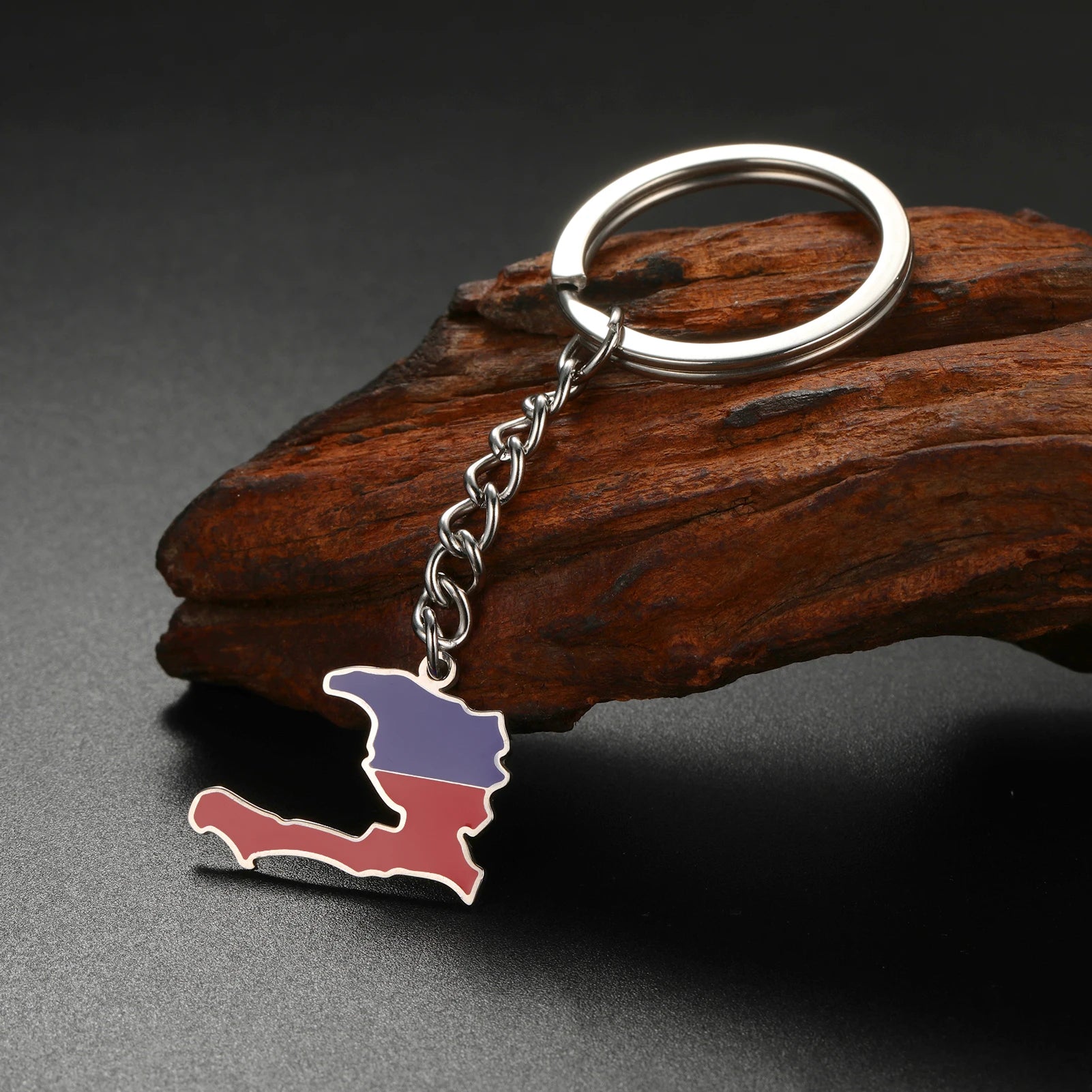 Skyrim Colored Drip Oil Haiti Map Pendant Keychain Stainless Steel Men's and Women's National Flag Keychain Patriotic Jewelry